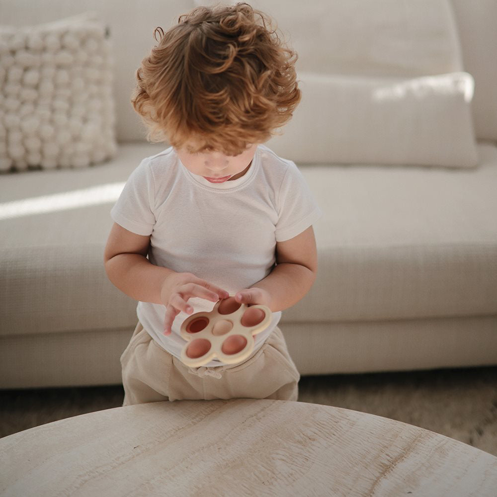 Mushie® Otroška igrača POP-IT Flower Soft Lilac/Pale Daffodil/Ivory Mushie