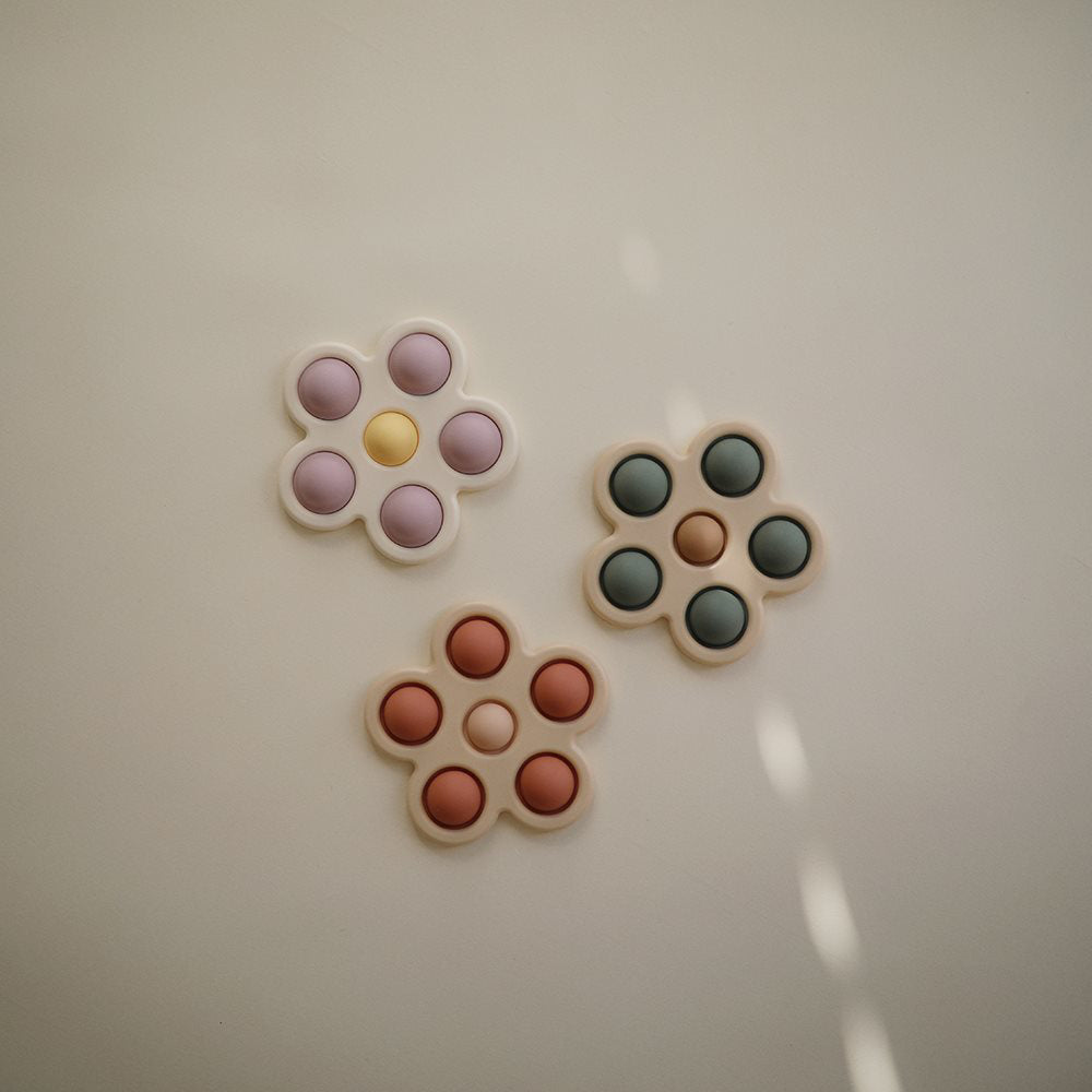 Mushie® Otroška igrača POP-IT Flower Soft Lilac/Pale Daffodil/Ivory Mushie