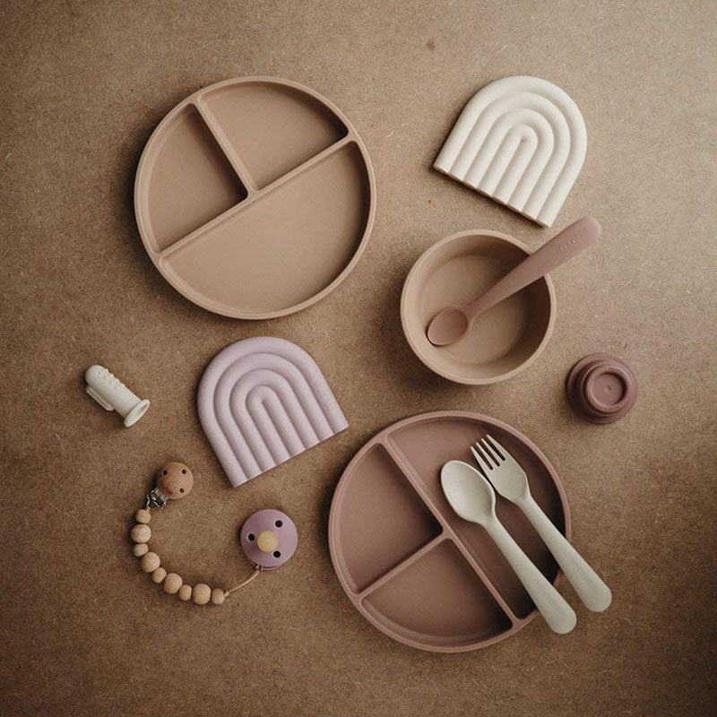 Mushie® Silikonska skledica z vakuumskim dnom Powder Blue Mushie