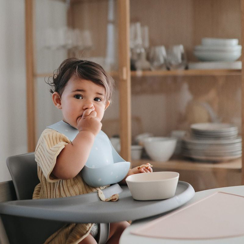 Mushie® Silikonski slinček White Daisy Mushie