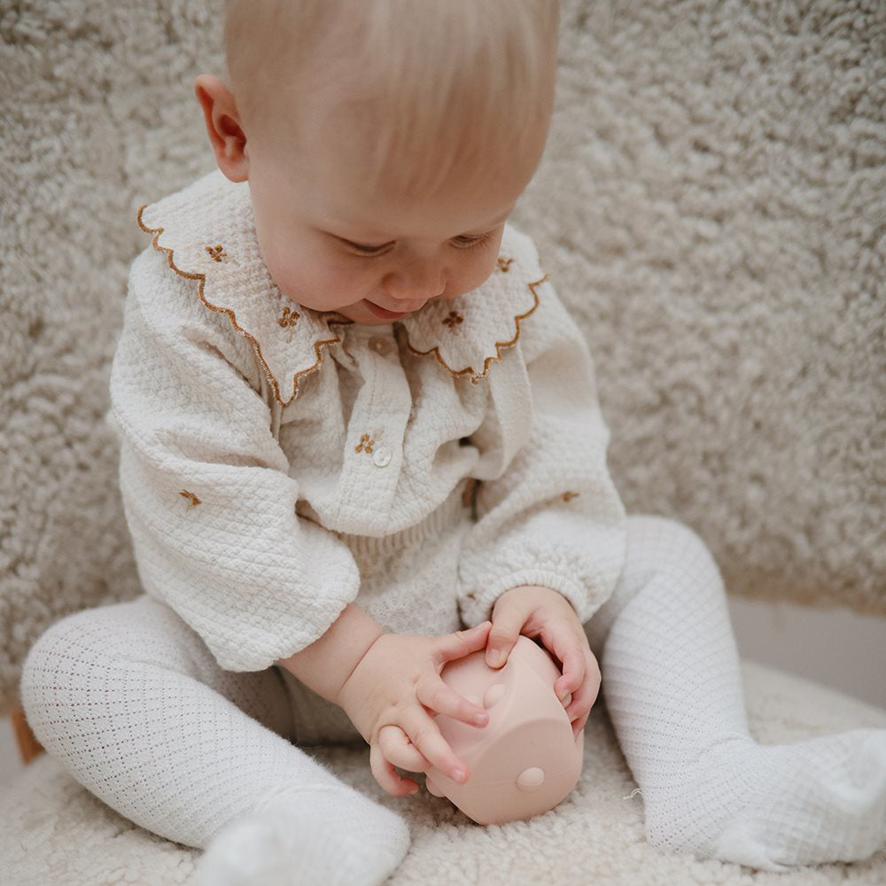 Mushie® Silikonske aktivnostne kocke Blush/Shifting Sands Mushie