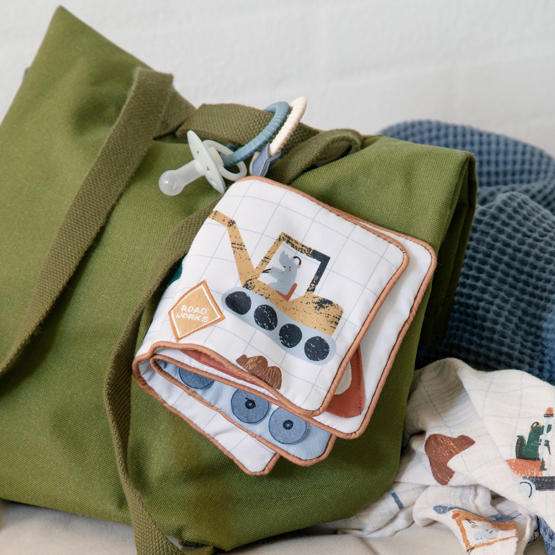 Sebra® Mehka aktivnostna knjigica Busy Builders Sebra