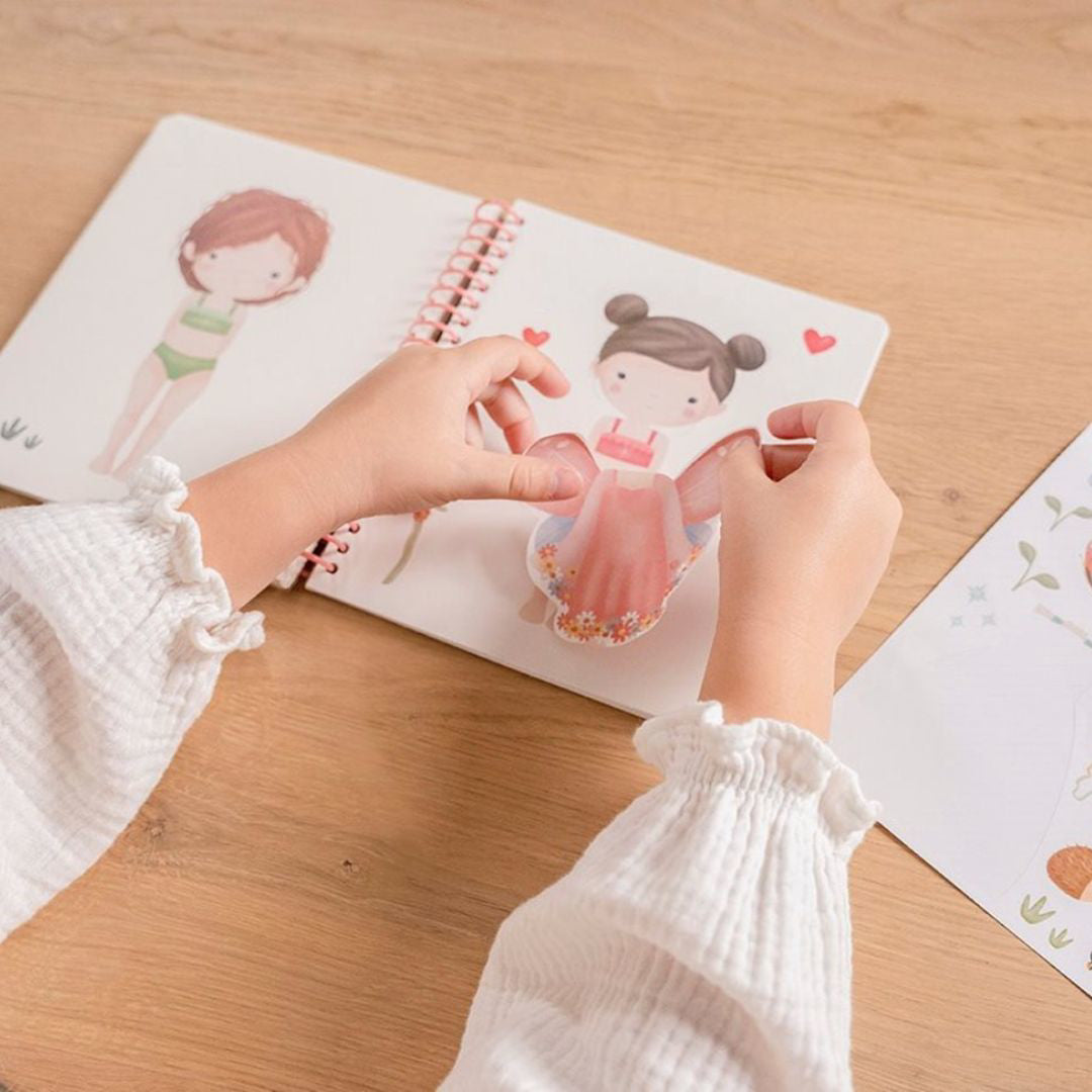 Little Dutch® Knjiga z nalepkami Rosa & Friends Dress Me Up Little Dutch