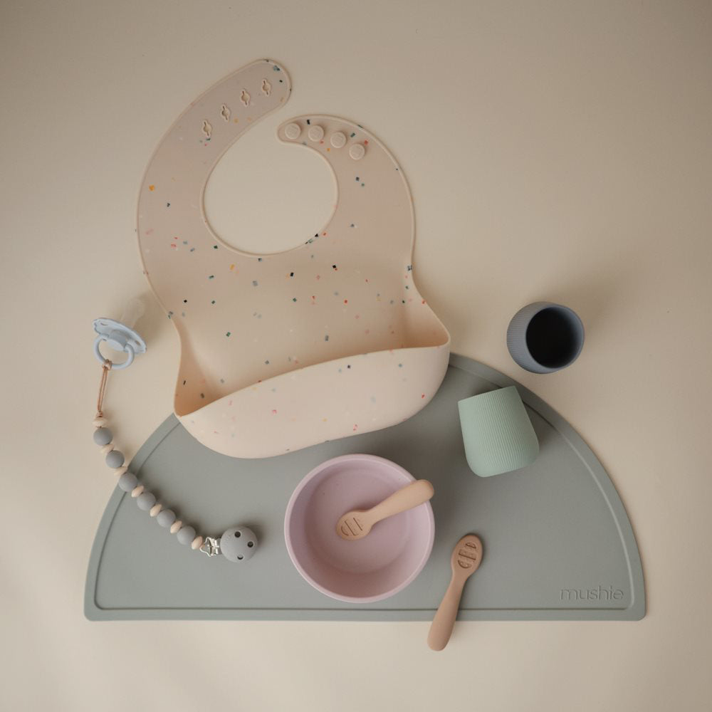 Mushie® Silikonski kozarček MINI Sippy Cup Cambridge Blue Mushie