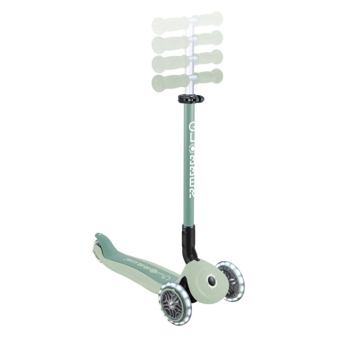 Globber® Zložljivi otroški skiro GO UP Active ECO s svetlečimi kolesi Pistachio Globber