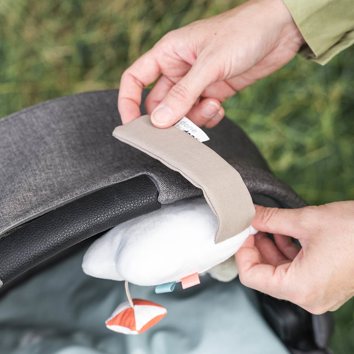 Done by Deer® Obešanka Playground Colour Mix Done by Deer