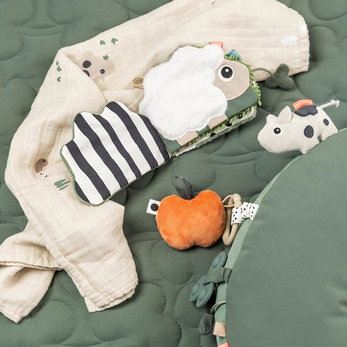 Done by Deer® Senzorična mehka knjigica Tiny Farm Colour Mix Done by Deer