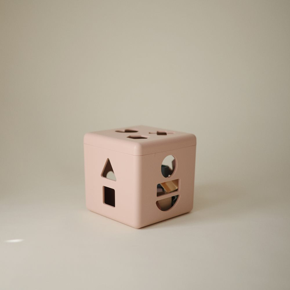 Mushie® Kocka za razvrščanje oblik Petal Mushie