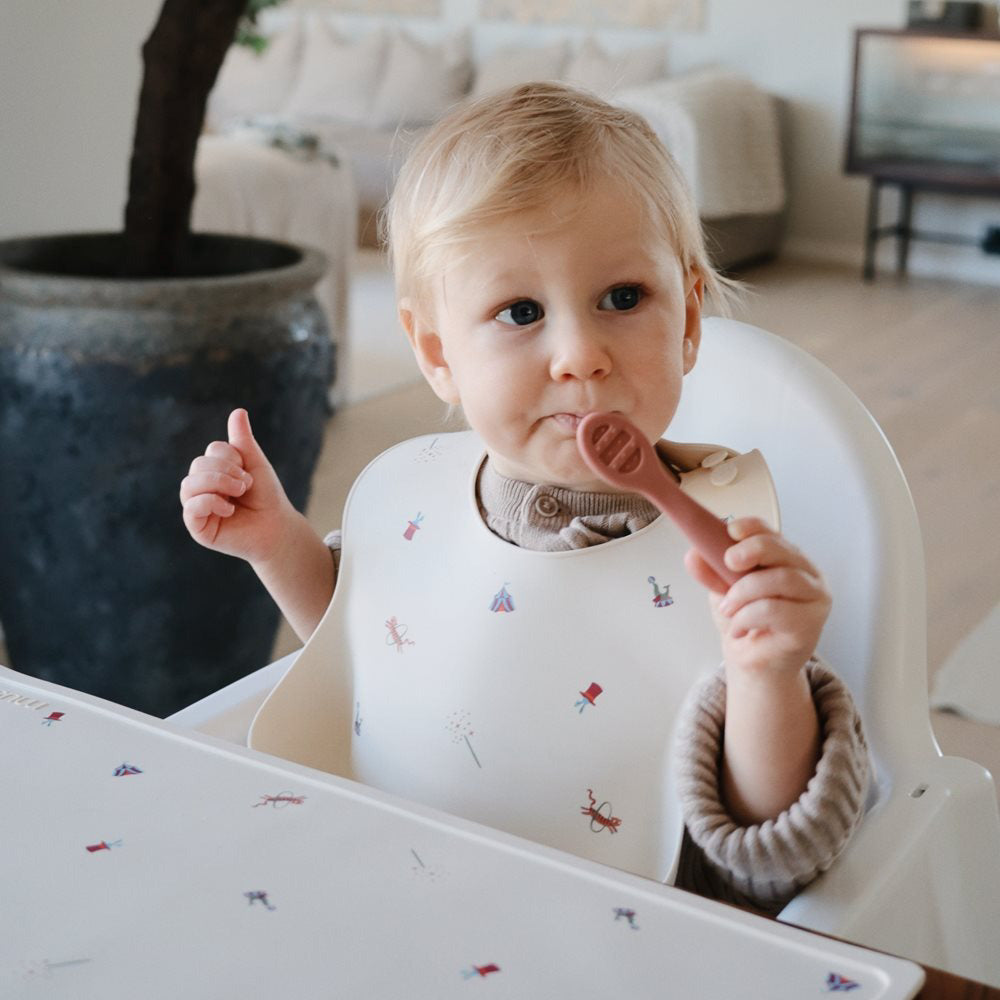 Mushie® Silikonski slinček Circus Mushie