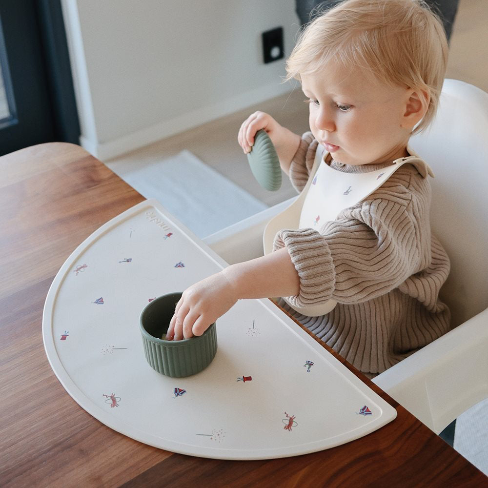 Mushie® Silikonska podloga za hranjenje Circus Mushie