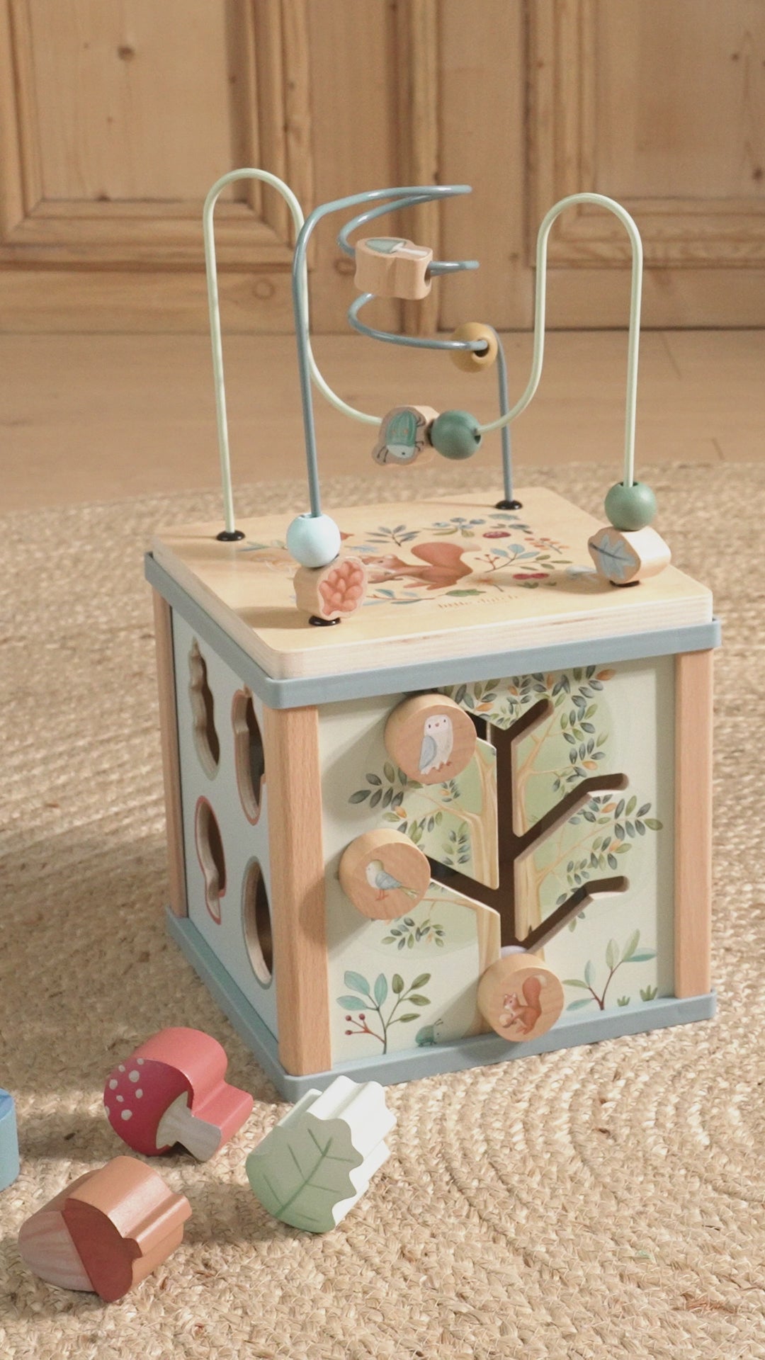 Charger la vidéo : Little Dutch® Cube d&#39;activités en bois Forest Friends FSC